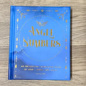 Angel Numbers: An Enchanting Meditation Book of Spirit Guides and Magic