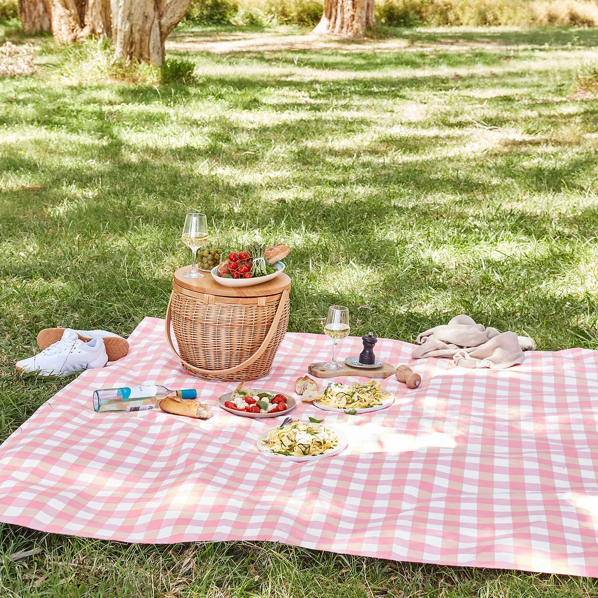 Dock & Bay Picnic Blanket - Strawberries & Cream - Outlet